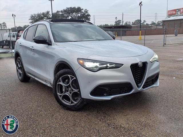 2025 Alfa Romeo Stelvio Sprint